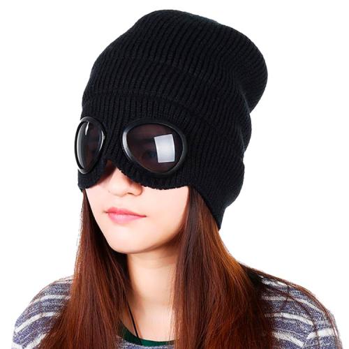 Зимняя шапка с очками