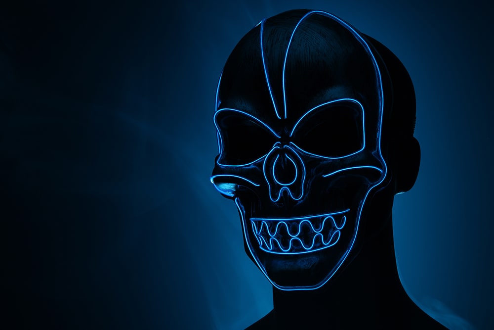 маска яка світиться в темряві
