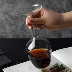 Перевернутый бокал для вина