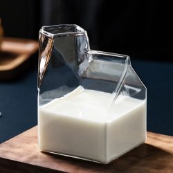 Скляний пакет молока