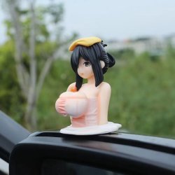Канако статуетка-дівчина для машини.